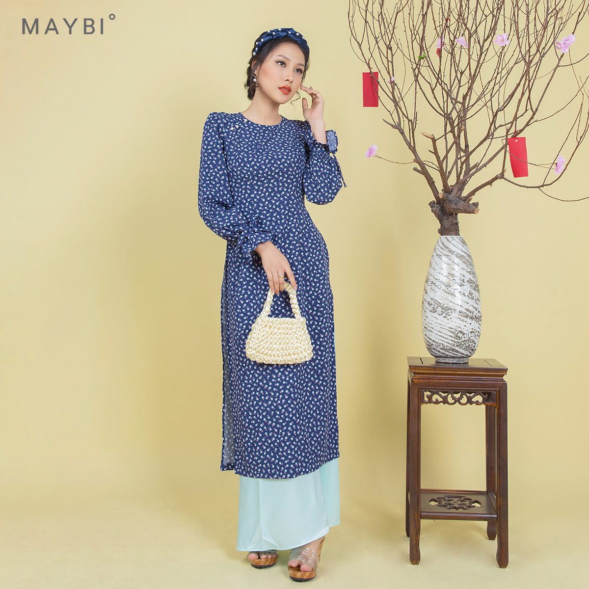 [NHẬP MÃ LAZSOCIALBAU100K GIẢM NGAY 15%] Áo dài cách tân Nguyệt Thảo MAYBI lụa tuyết xanh in hoa nhí trắng (Không kèm quần lụa)