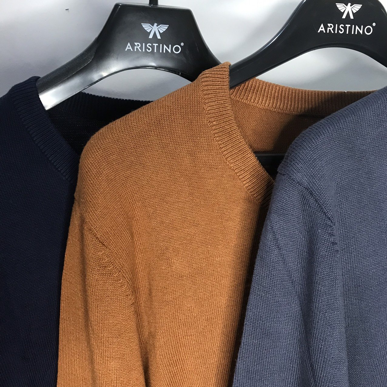 ÁO LEN NAM ARISTINO KWO006W8 - cổ tim