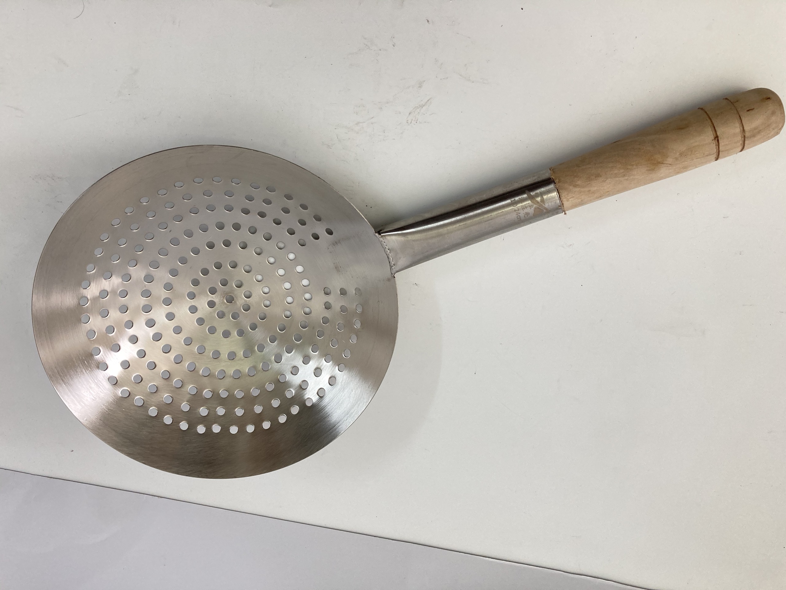 [HCM]Vá xào inox lỗ cán gỗ nhiều size