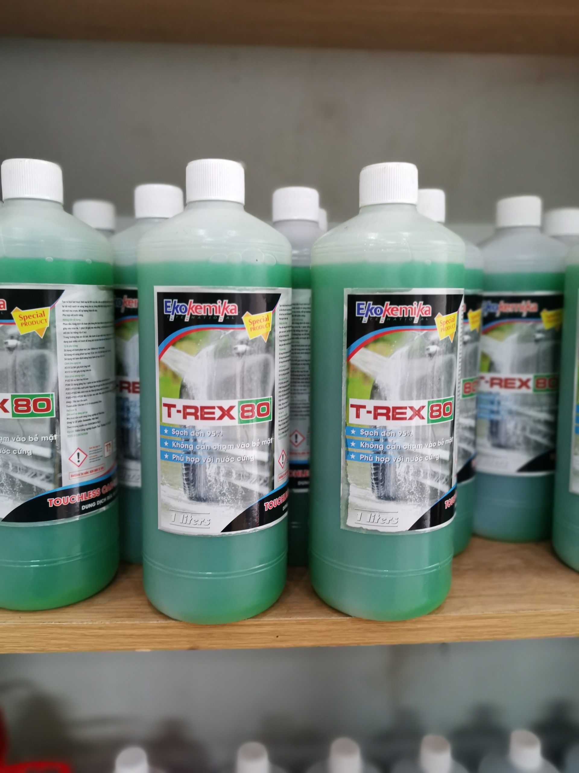DUNG DỊCH RỬA XE KHÔNG CHẠM ĐẶC BIỆT EKOKEMIKA T-REX 80 - 1L