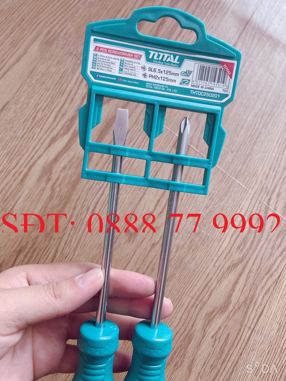 Bộ 2 tua vít dẹp và bake Total THTDC250201
