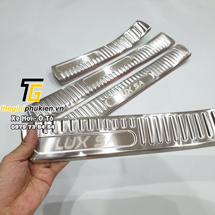 Bộ Ốp bậc cửa, Nẹp bước chân Inox dành cho xe Vinfast Lux SA2.0