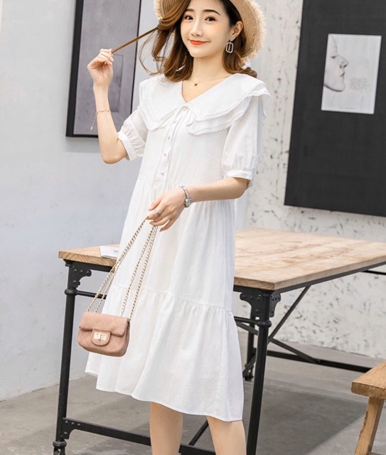 Đầm trắng tầng cổ viền ren