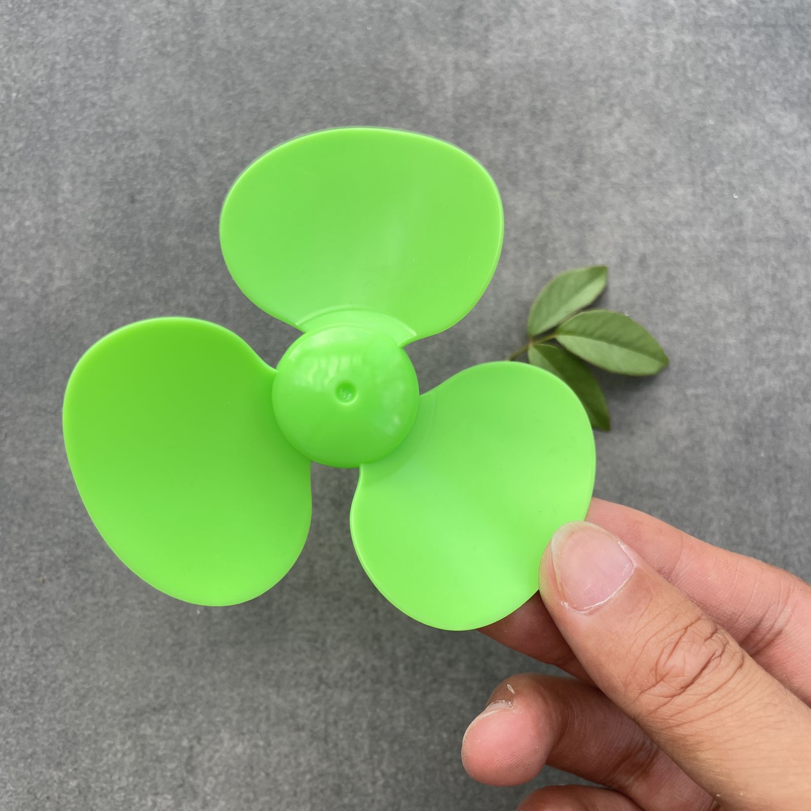 Cánh quạt nghịch 90mm 3 lá trục 2mm