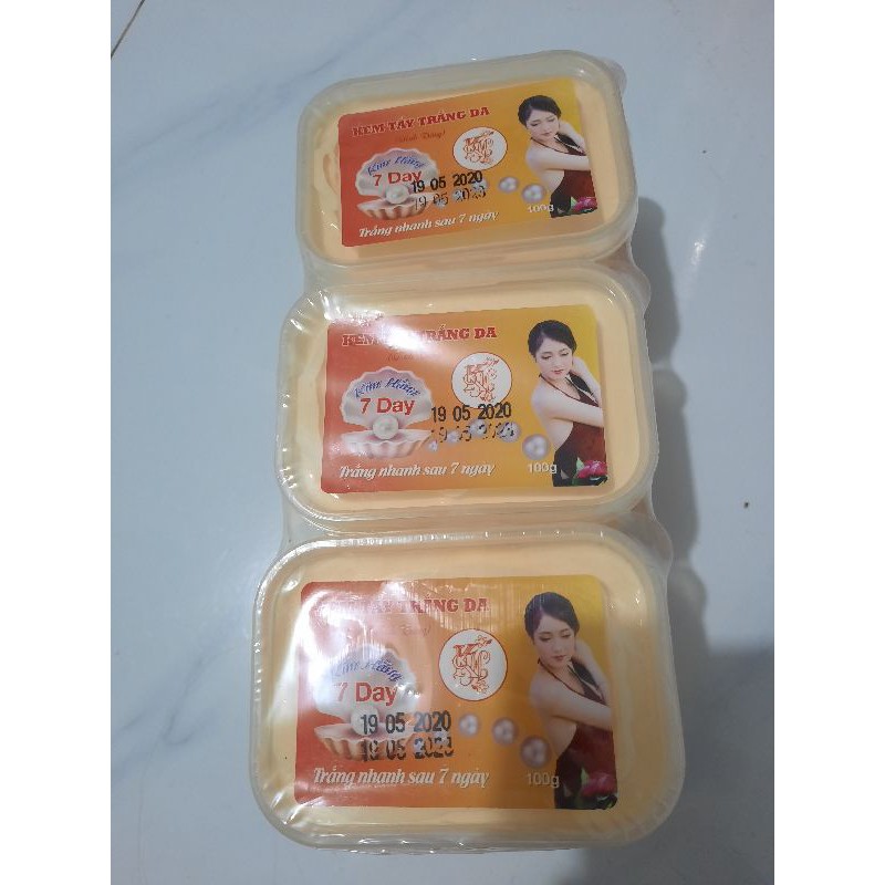 kem tẩy trắng da 7day vuông