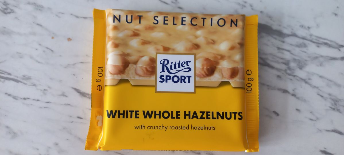 Socola trắng hạt phỉ -White Whole Hazelnuts Ritter Sport 100g