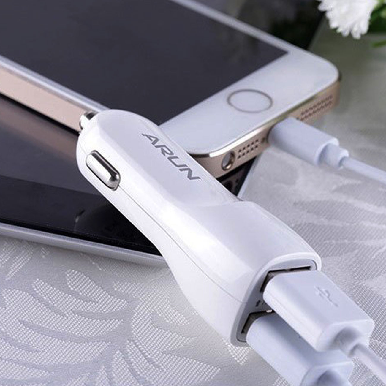 Cốc sạc xe hơi 2 cổng Arun loai tot