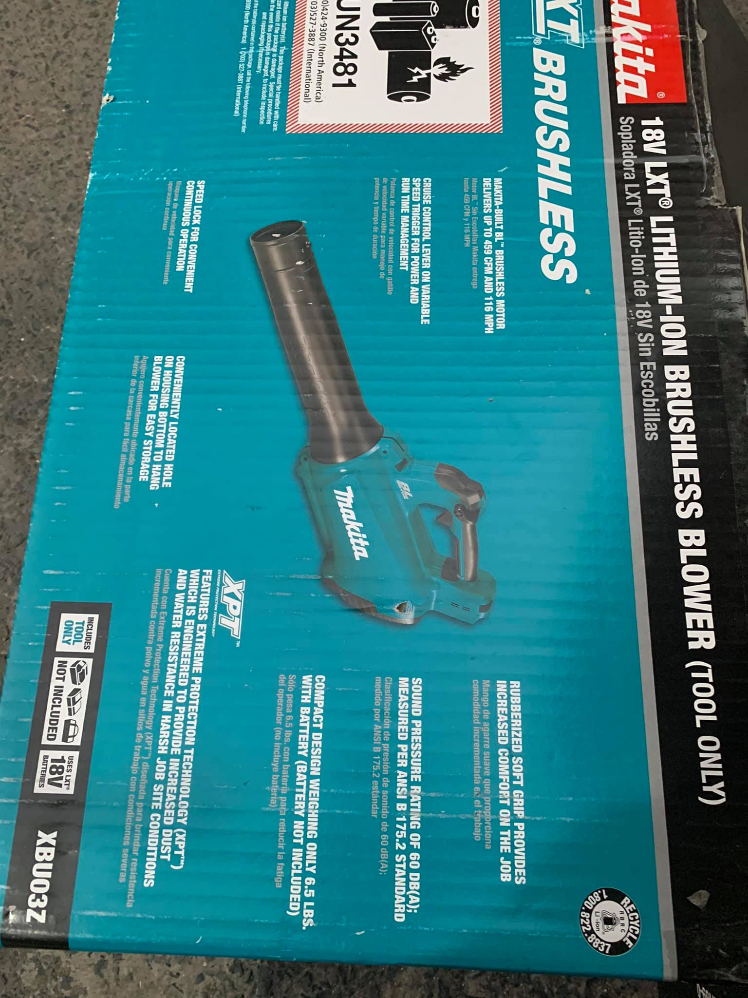 Máy thổi lá Makita XBU03