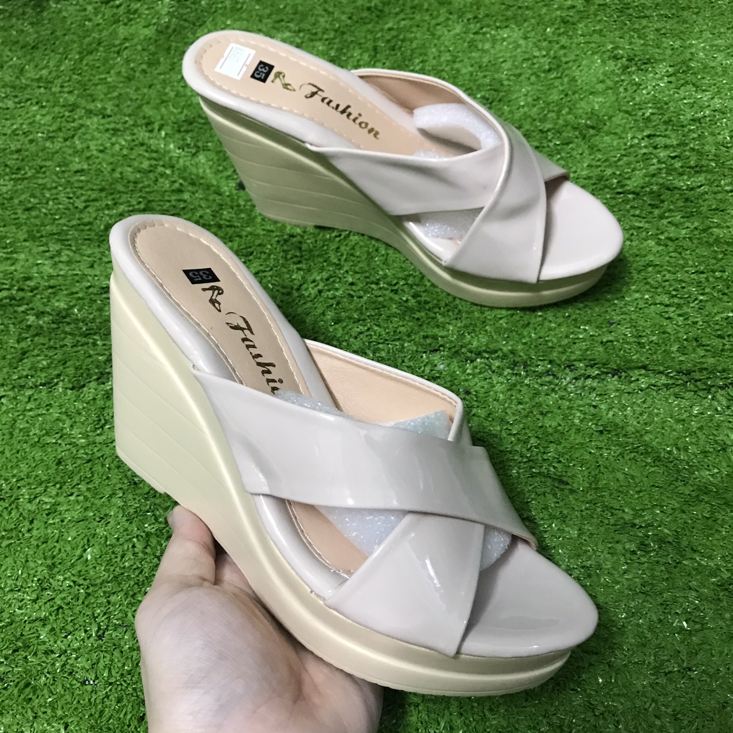 Dép xuồng quai chéo cao 9p