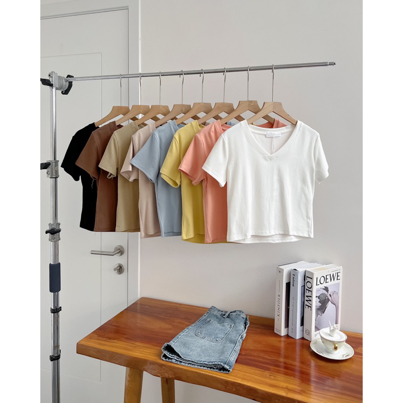 Áo phông nũ cổ v croptop 1 màu a238510
