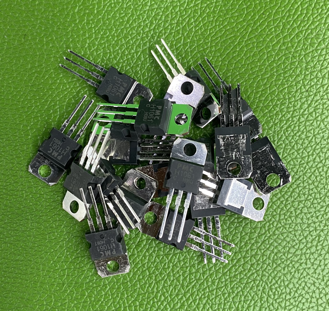 Combo 10 con Transistor H1061 TO-220 NPN 4A 80V