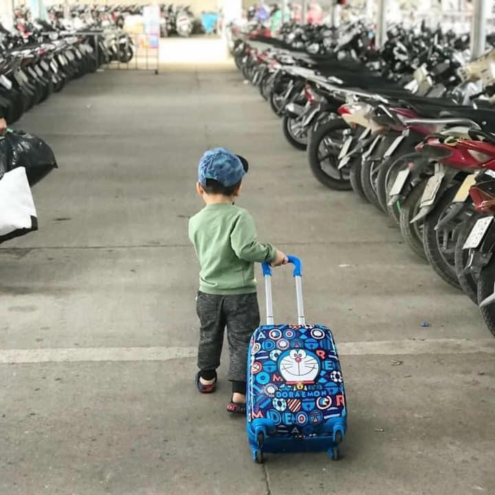 Vali Trẻ Em ( hình ngẫu nhiên)