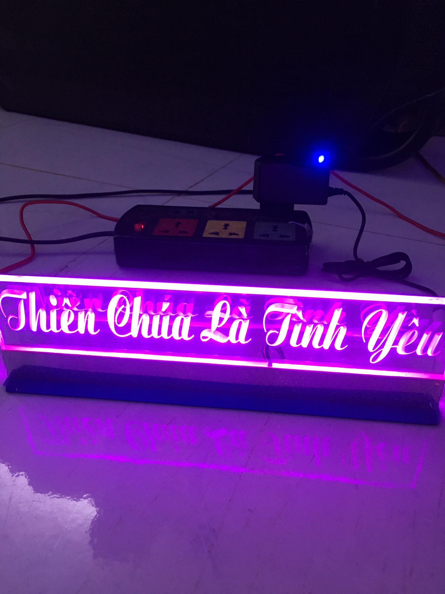chữ mica Thiên Chúa là tình yêu
