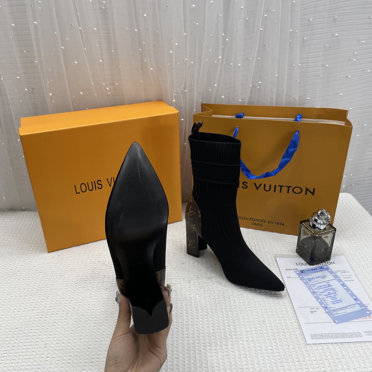 Boot len mix hoạ tiết chữ e về sll nhaaaa