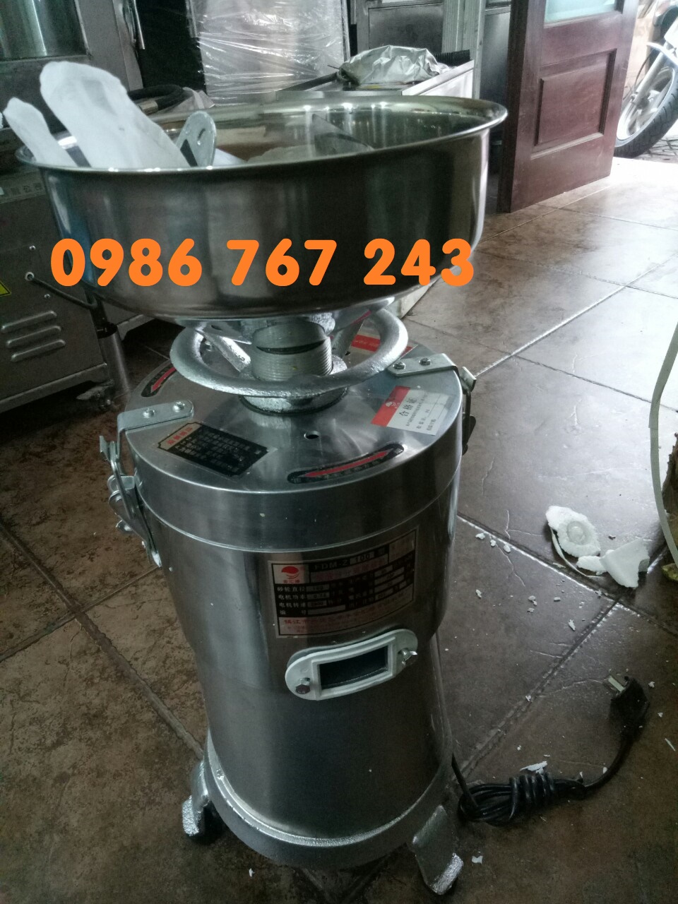 Máy xay đậu nành 750w vắt nước riêng, bã riêng.