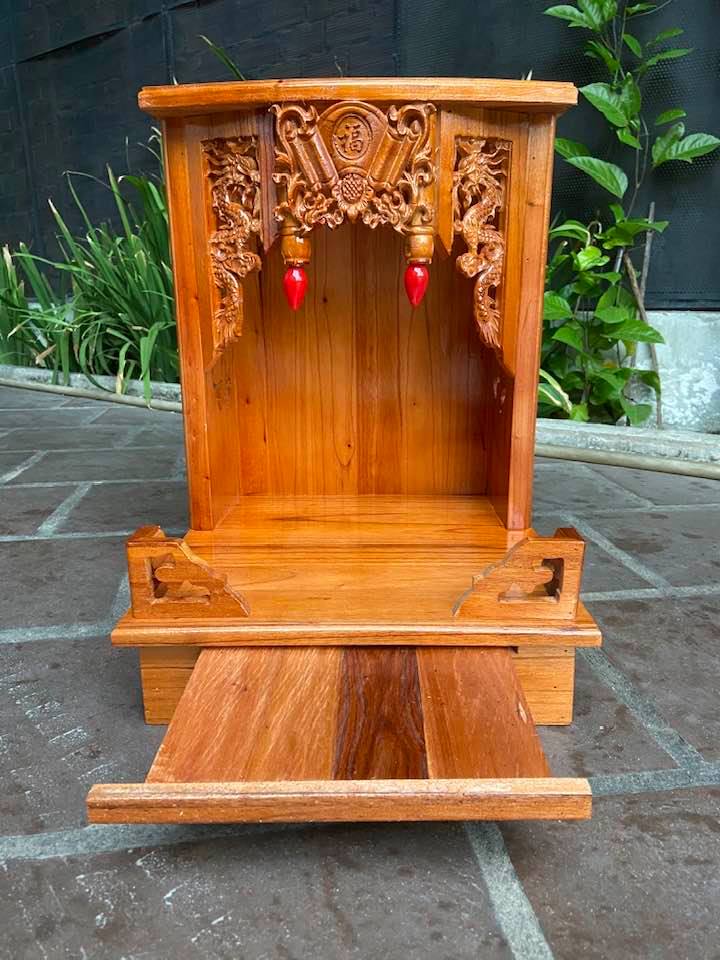 Bàn thờ thần tài gỗ xoan