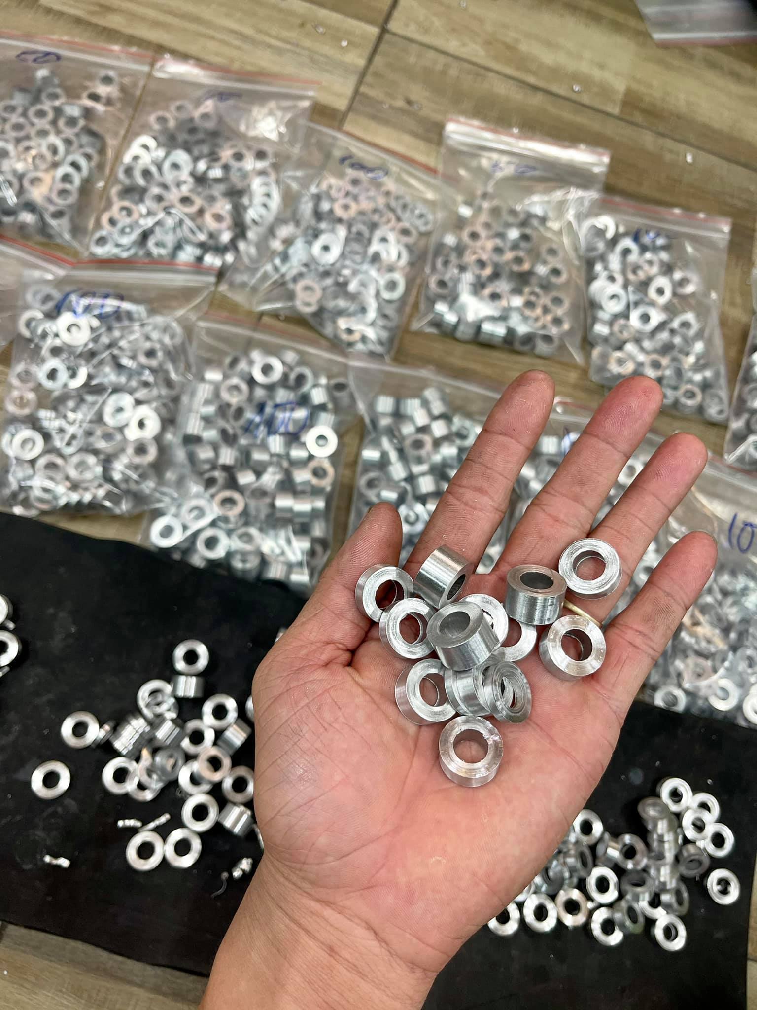 Khâu chêm chân kính chêm pat heo . Độ dày từ 3li đến 10li lỗ trong 8li 10li
