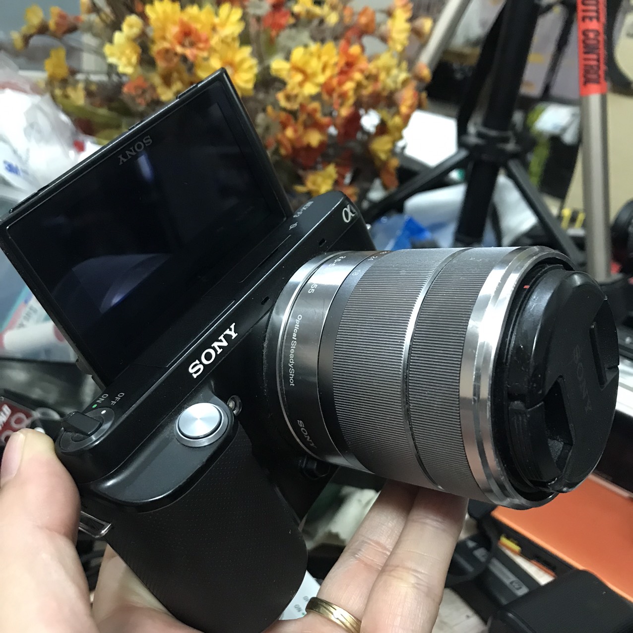 Máy ảnh Sony Nex F3 mày hình lật , quay film fullHD