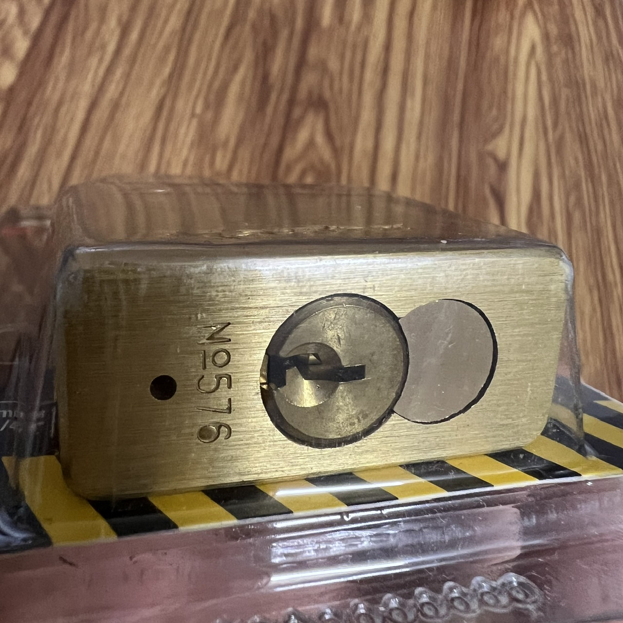 Ổ khóa Master Lock 576 EURDLHPF Thân Rộng 50mm Càng Dài - MSOFT