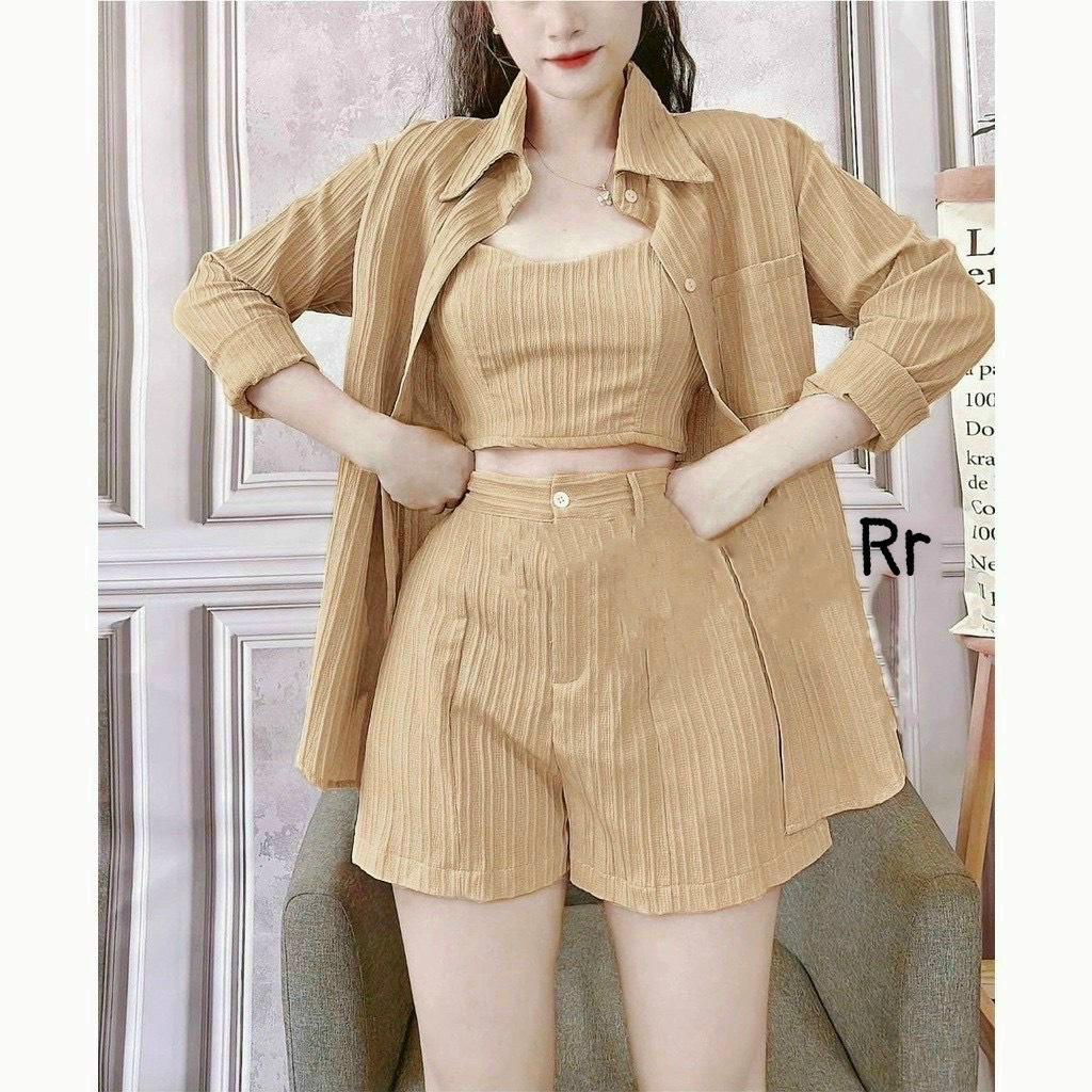 Set 3 món : áo sơ mi tay dài nút cài , có túi + áo crotop 2 dây + quần đùi ống rộng có túi , cài nút