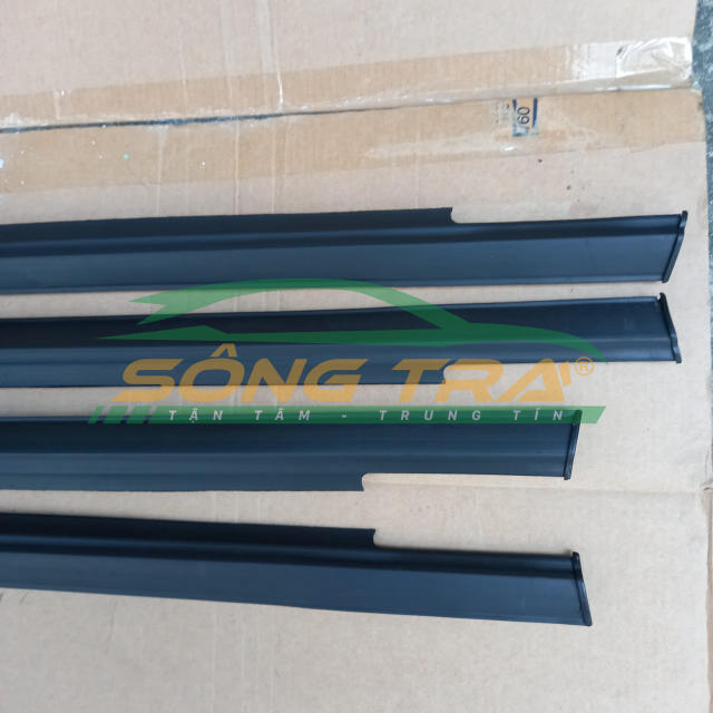 NẸP CHÂN KÍNH CÁNH CỬA DAEWOO MATIZ ( GIÁ 1 BỘ)