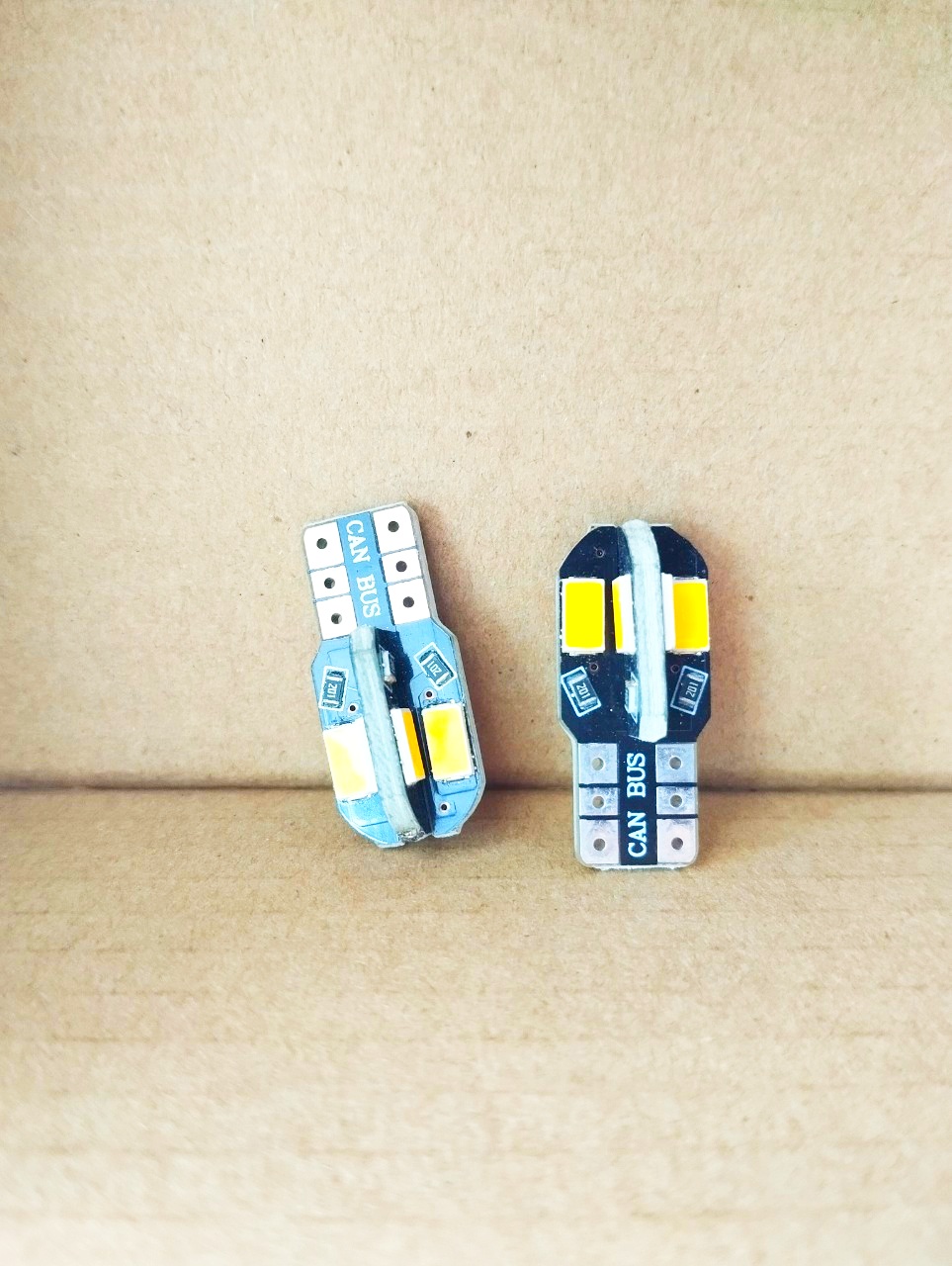 Bóng Đèn Tín Hiệu LED W5W 12V 5W (Ánh Sáng Vàng)