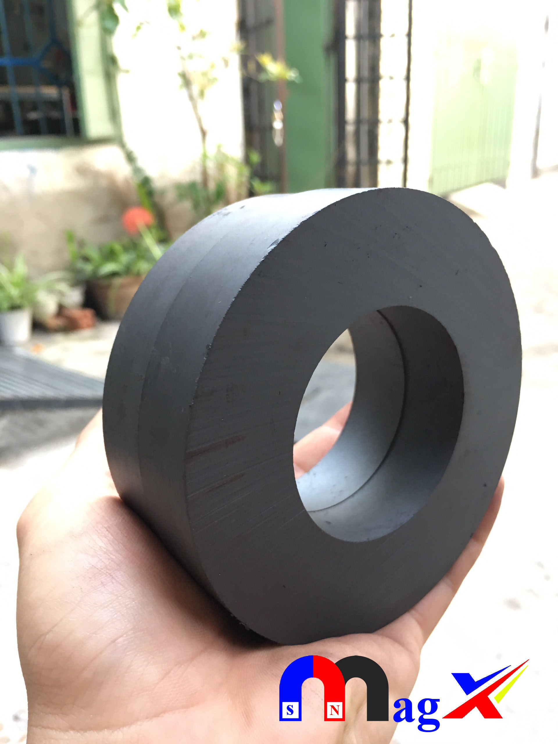 [HCM]Nam Châm Ferrite Ø 140x20 Lỗ 60 - Nam Châm Đen Y30