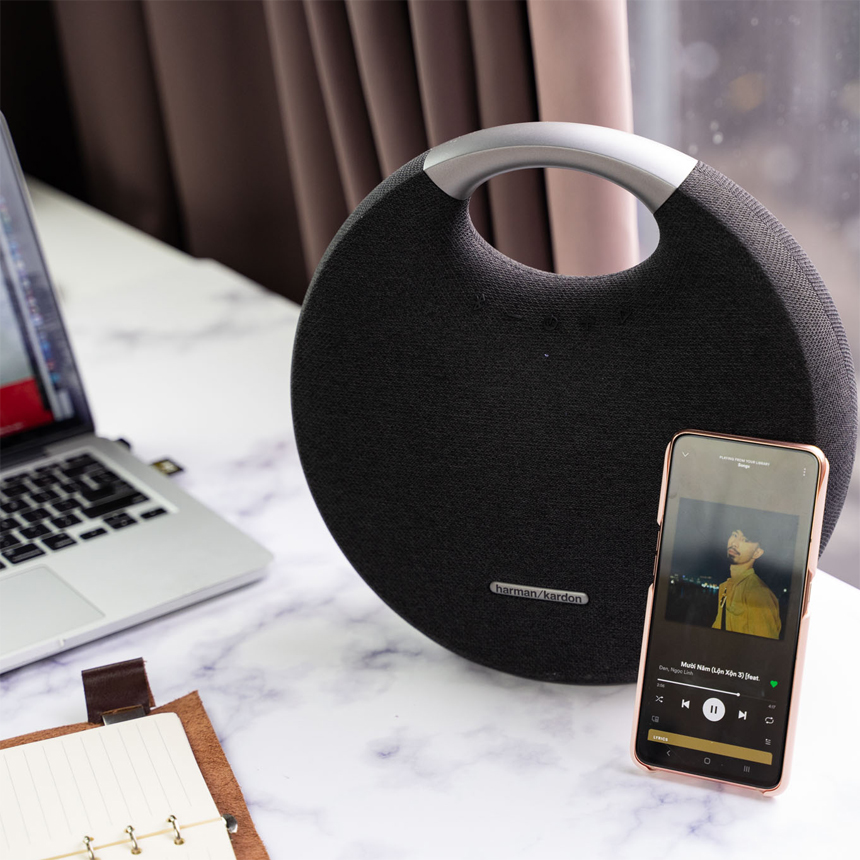 (Phiên Bản Thượng Đẳng)Loa Harman Kardon Onyx Studio 5 đẳng cấp dàn loa hi-fi, loa bluetooth Pin Lithium-ion dung lượng ~3.300mAh, Chất âm tinh tế khả năng kết nối kép, Loa Chất Âm Tuyệt Vời Sống Động