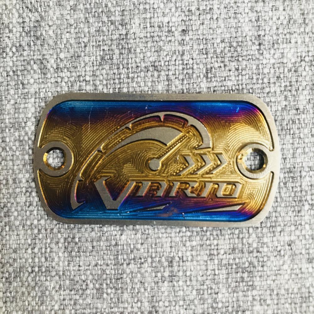 TEM TITAN DÁN BÌNH DẦU TRANG TRÍ XE VARIO (TITAN 100%)