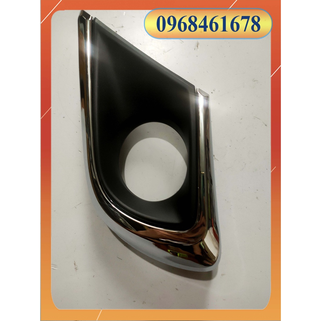 ỐP ĐÈN GẦM INNOVA ĐỜI 2014-2015 ( CÓ MẠ )