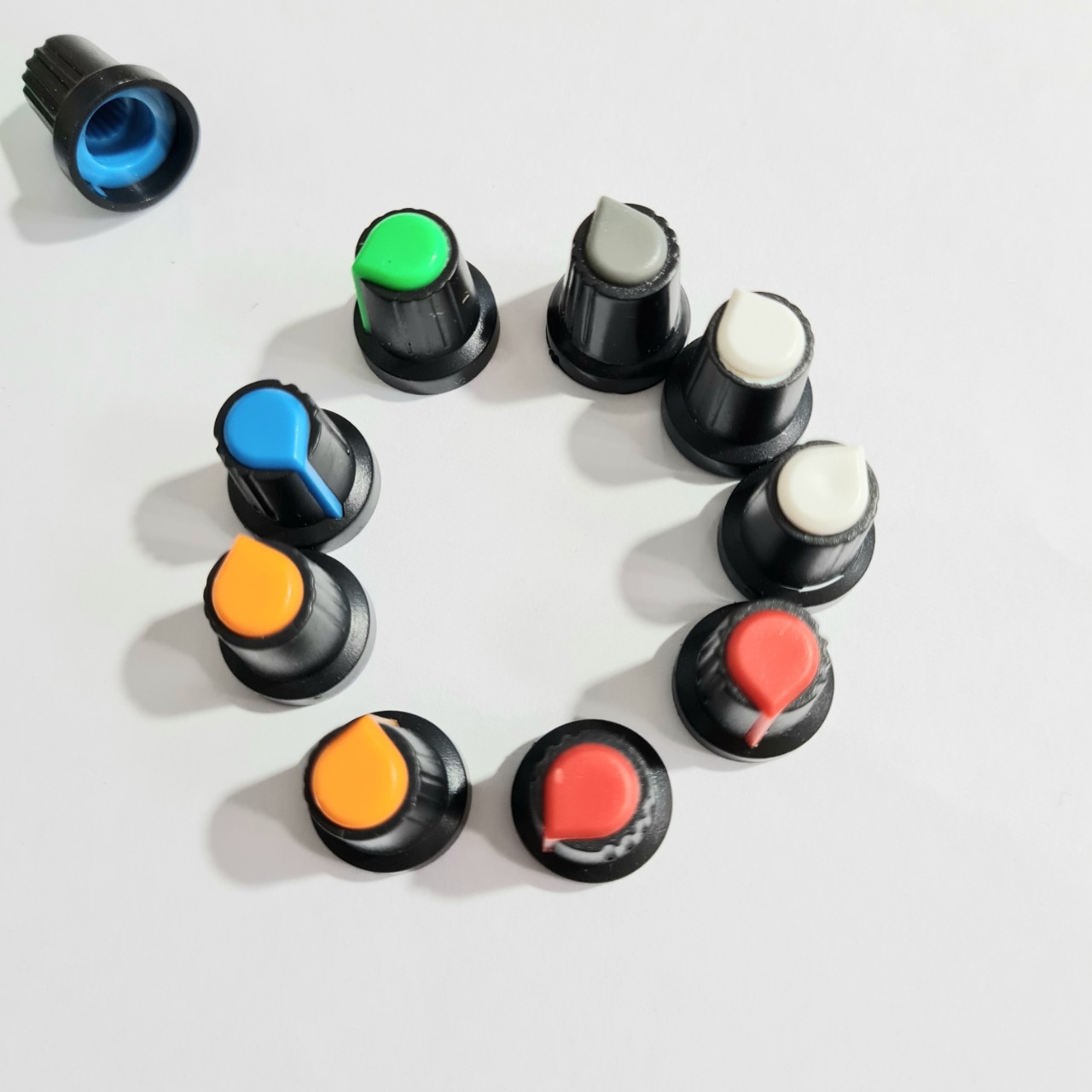 Combo 10 núm vặn biến trở volume triết áp [chọn mầu ngẫu nhiên]