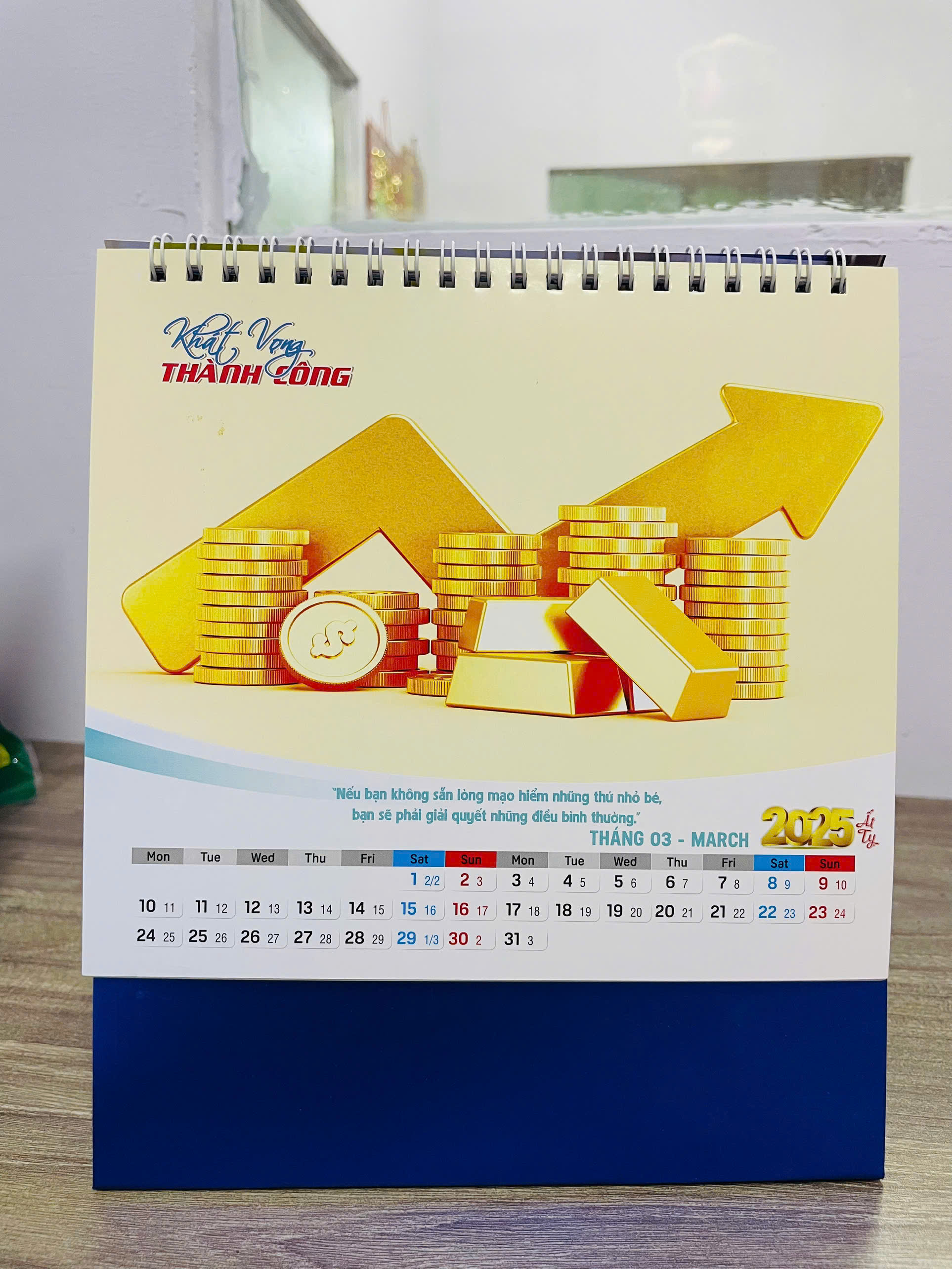 Lịch Để Bàn 13 Tờ In 2 Mặt Kích Thước 19x22cm, Lịch Tết 2025 Cao Cấp An Khang AK104 Chủ Đề Khát Vọng Thành Công