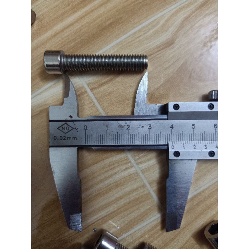 2 ốc lục giác inox M8 dài 4cm