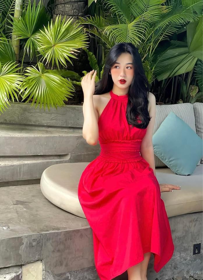 Đầm maxi yếm viền eo 2 màu xanh cốm, đỏ chất thô nến