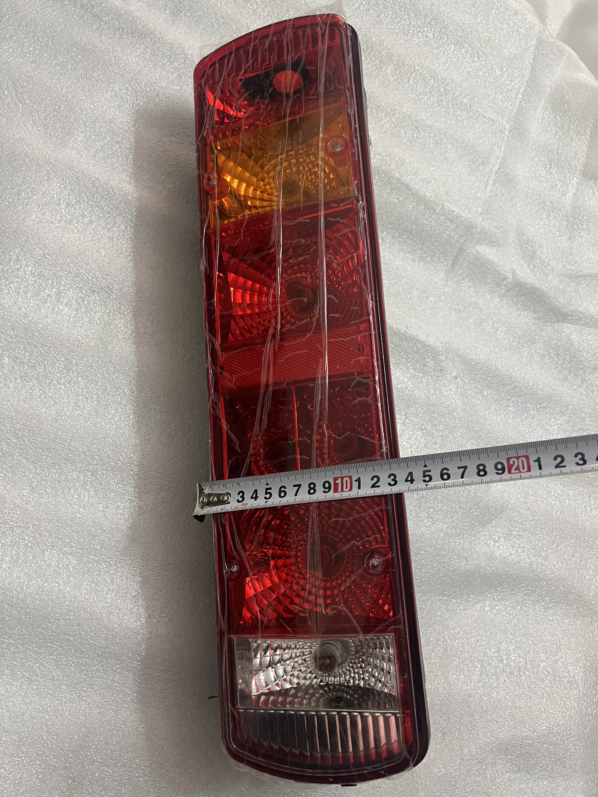 1 đôi đèn hậu ô tô lắp xe howo 371