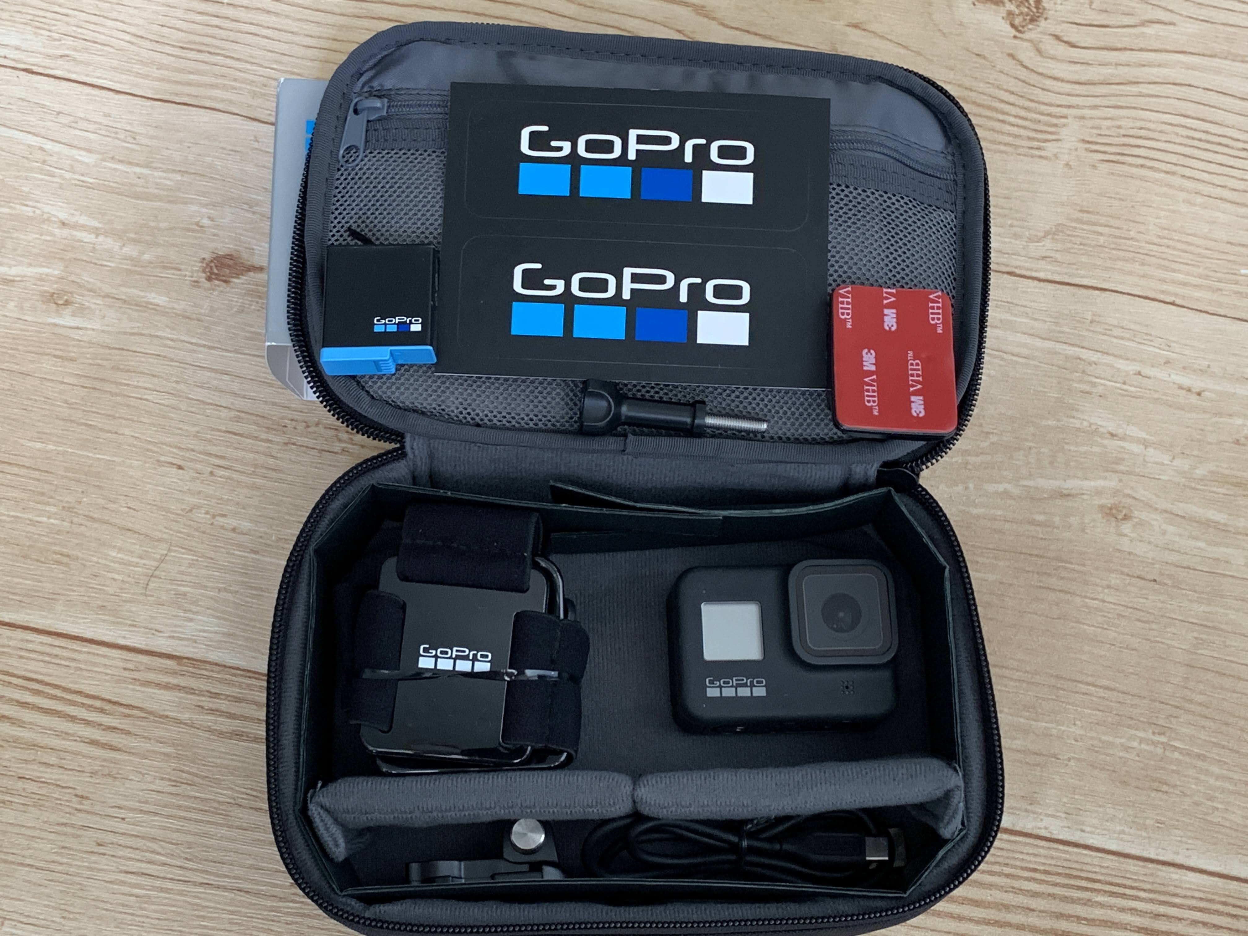 Máy quay GoPro 8 Black bản Holiday (tặng kèm dây đeo đầu)