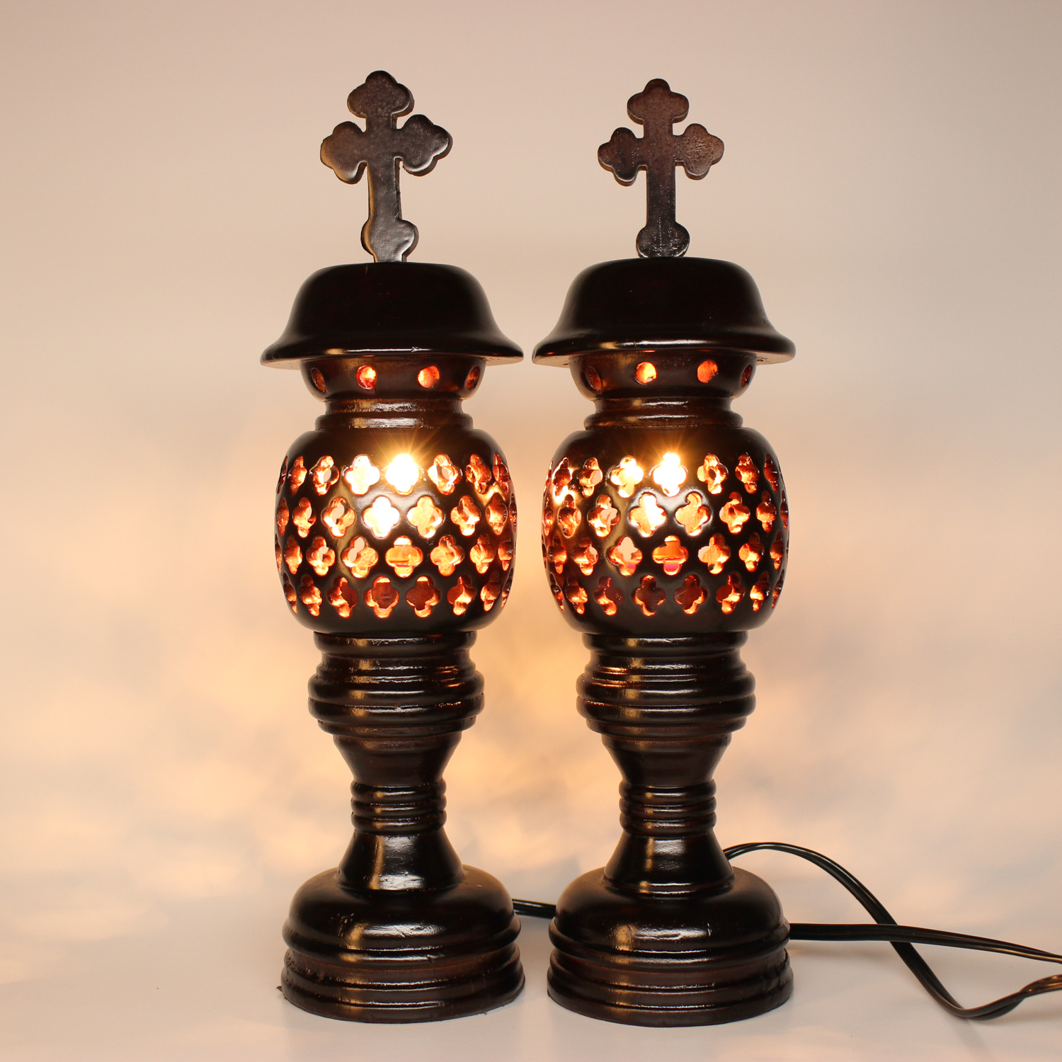Đèn Bàn Thờ2 Cây Đèn Gỗ Thánh Giá (Gỗ Màu Mahogany)