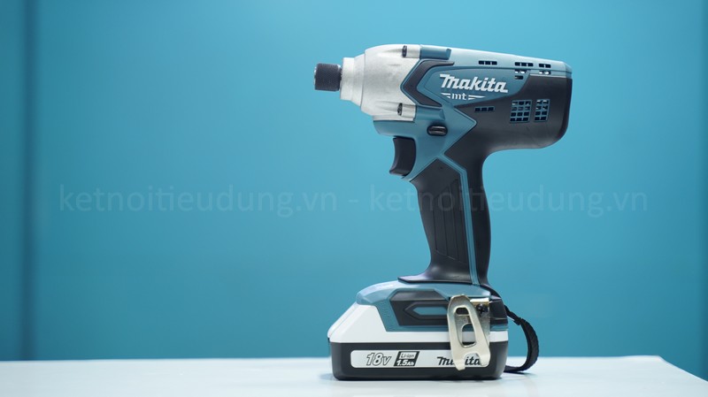Máy vặn vít dùng pin 18V Makita M6901DWEB