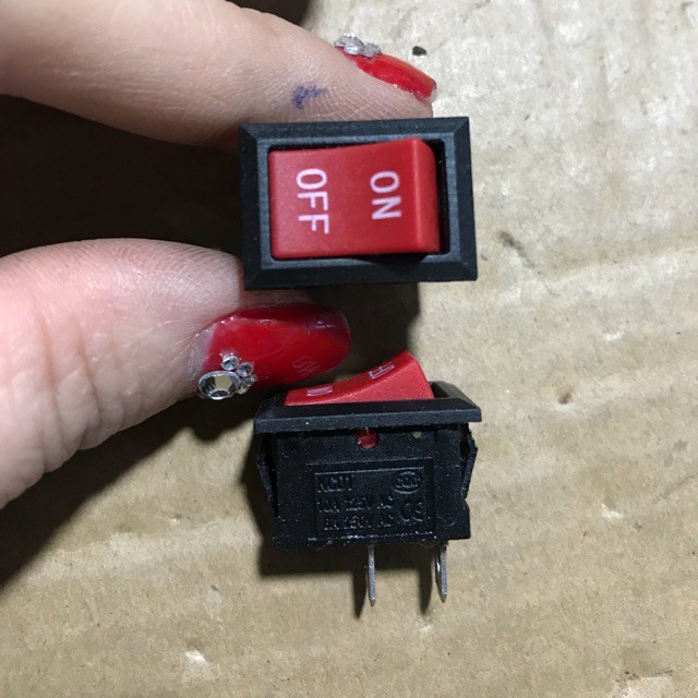 Hot-5 công tắc on off 2 chân nhỏ