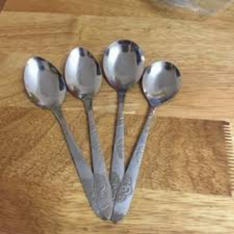 Thìa inox loại dày cán có hoa văn ( 19cm )