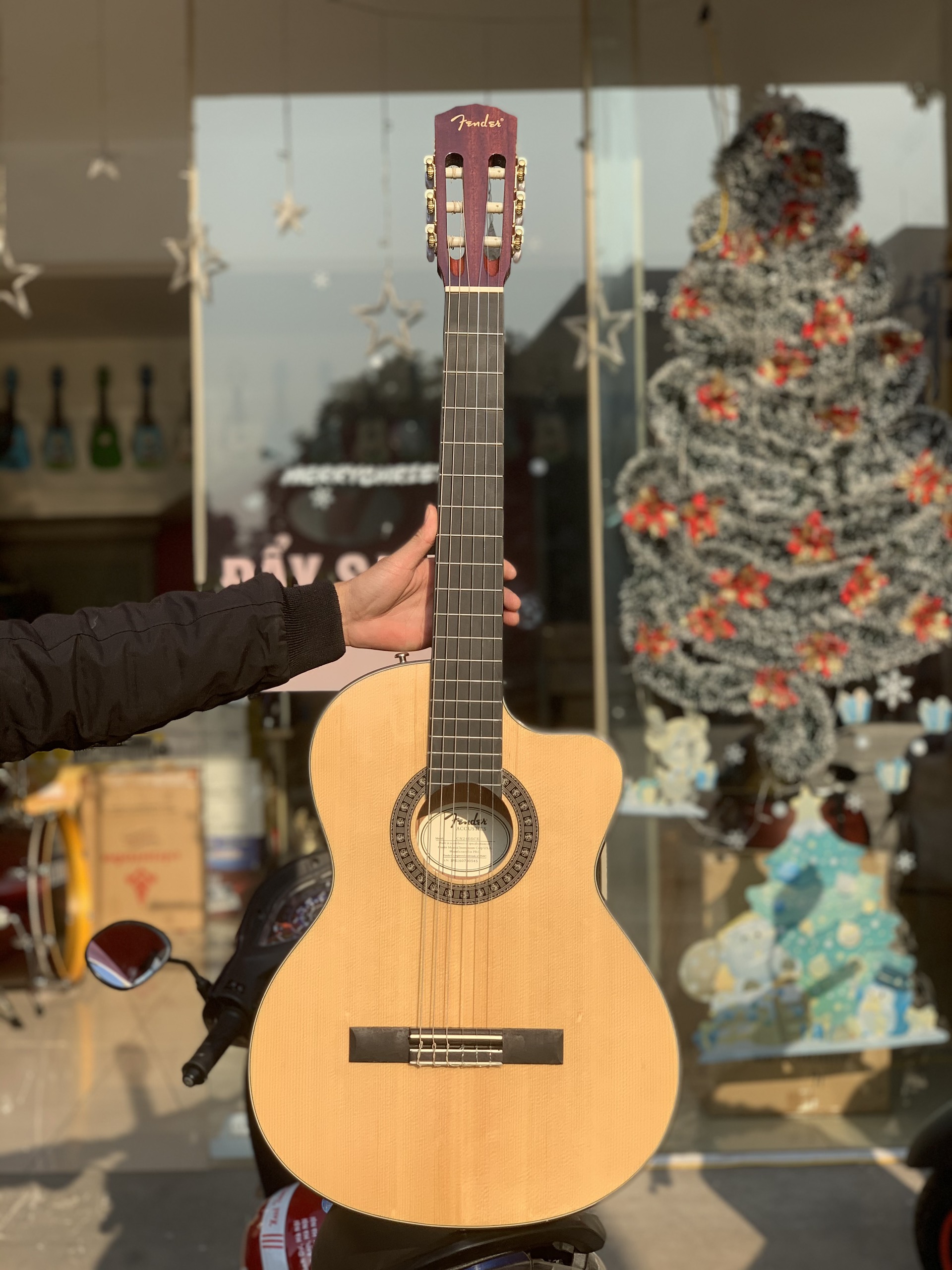 Guitar classic Fender CN240SCE thùng mỏng EQ Fishman