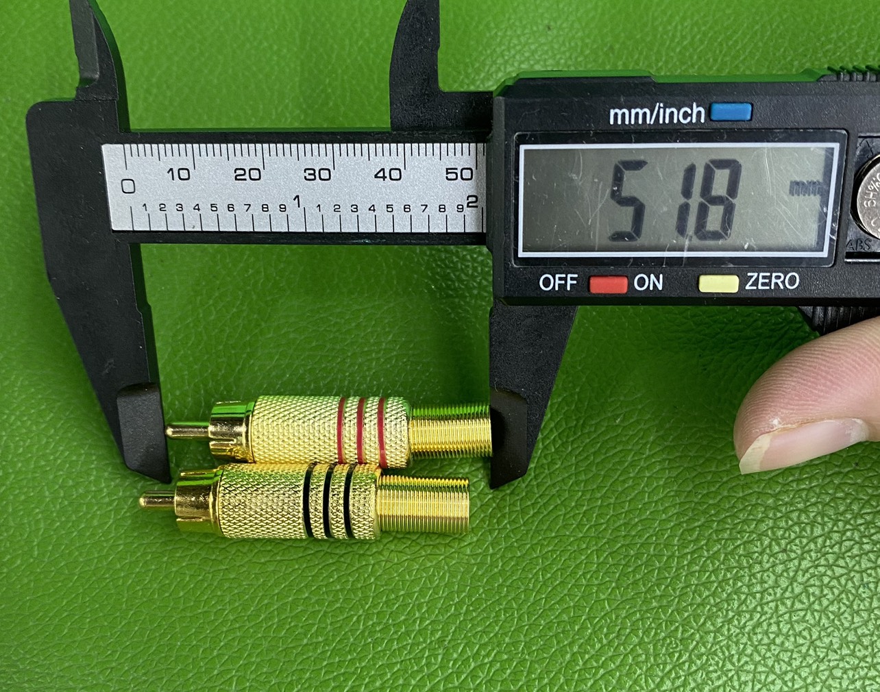 Jack Hoa Sen Mạ Vàng - Jack RCA AV Bắt Vít (1 cặp)