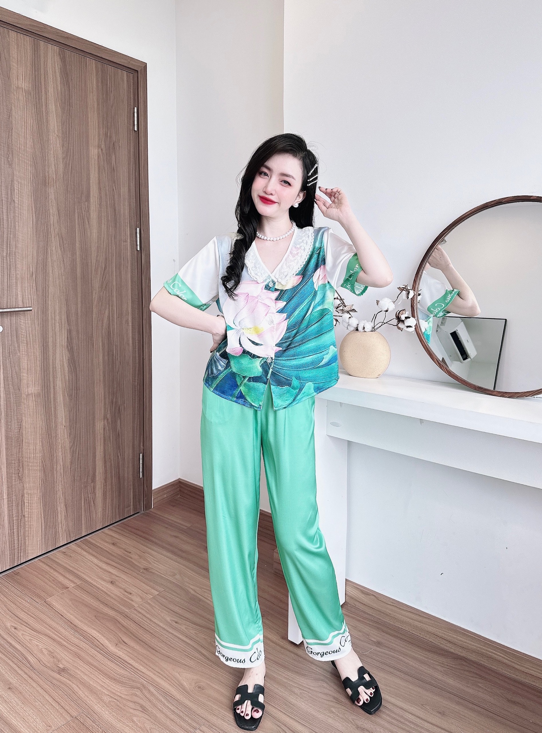 BỘ LỤA TAY NGẮN QUẦN DÀI CỔ PHỐI REN ĐẸP