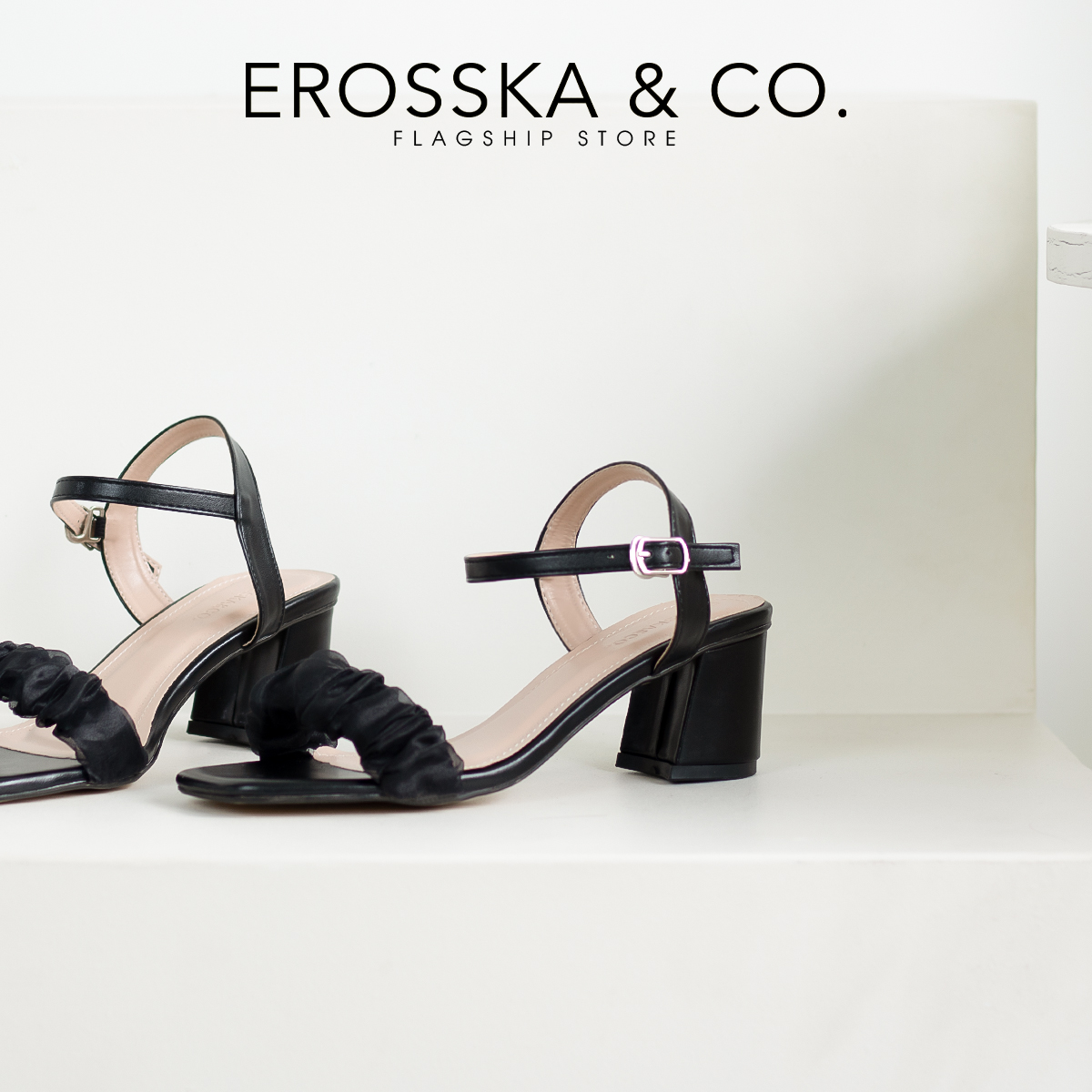 Erosska - Giày sandal cao gót đi học quai nhún cao 5cm màu đen - EB047