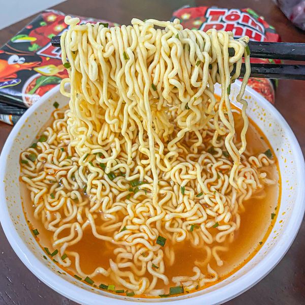 Thùng 30 Gói Mì Tôm Phun Lửa Omachi