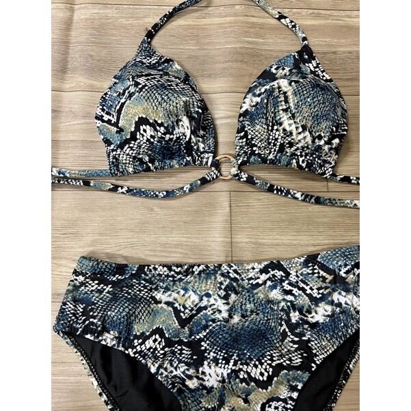 Set bikini da rắn phối khoen sexy.