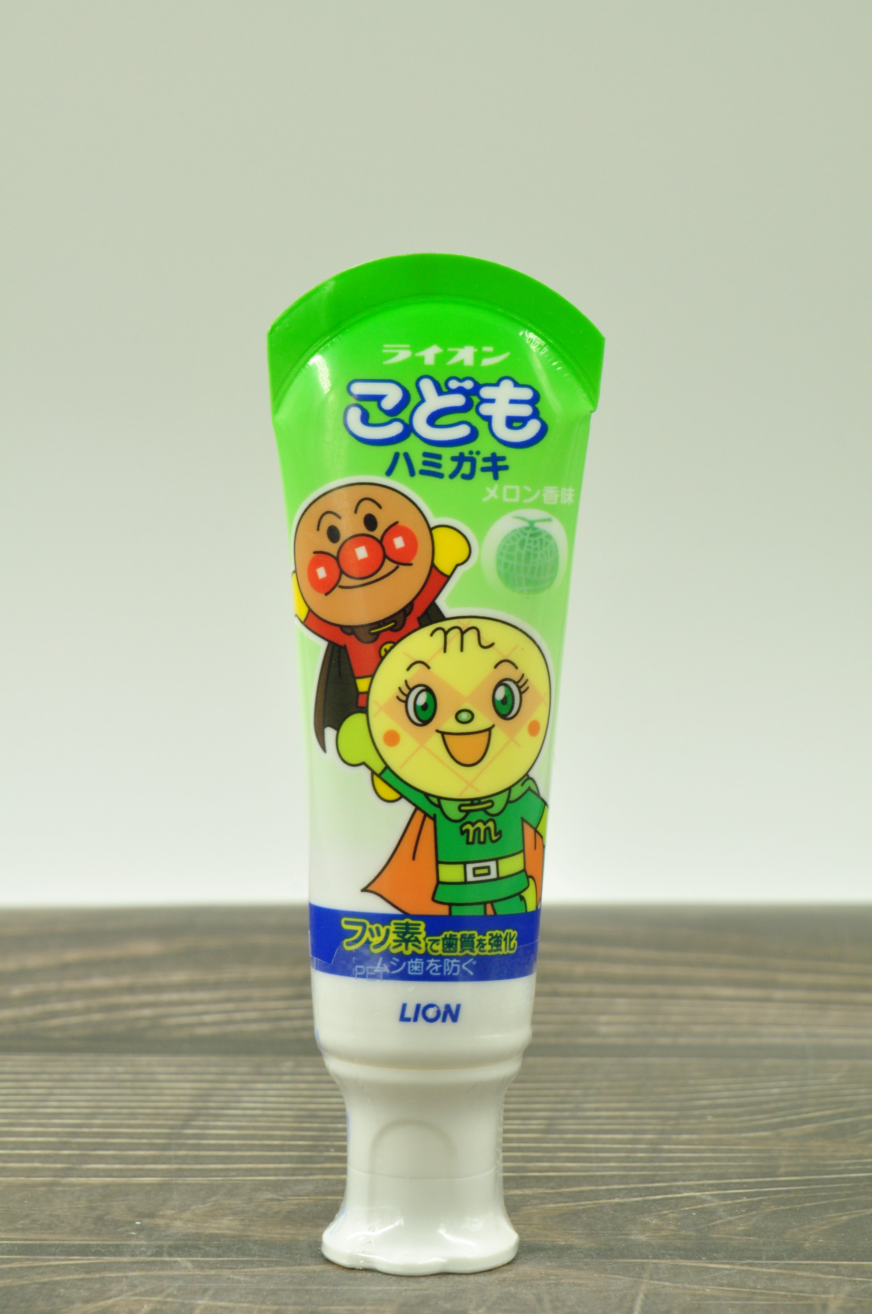 Kem đánh răng trẻ em Lion