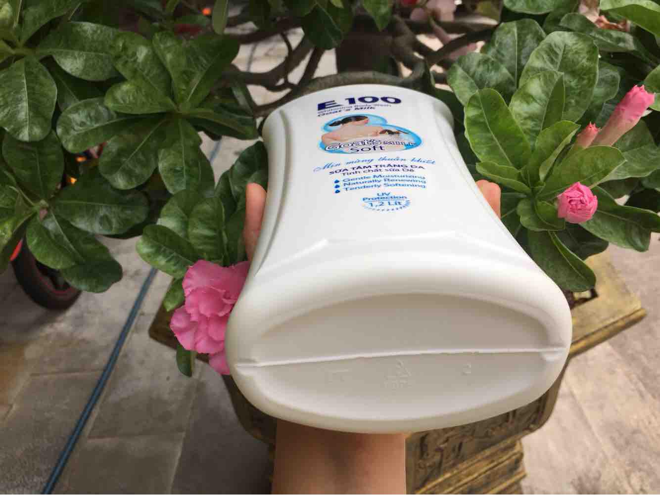 Sữa tắm Dê trắng da E 100 - 1200 ml chăm sóc da khô