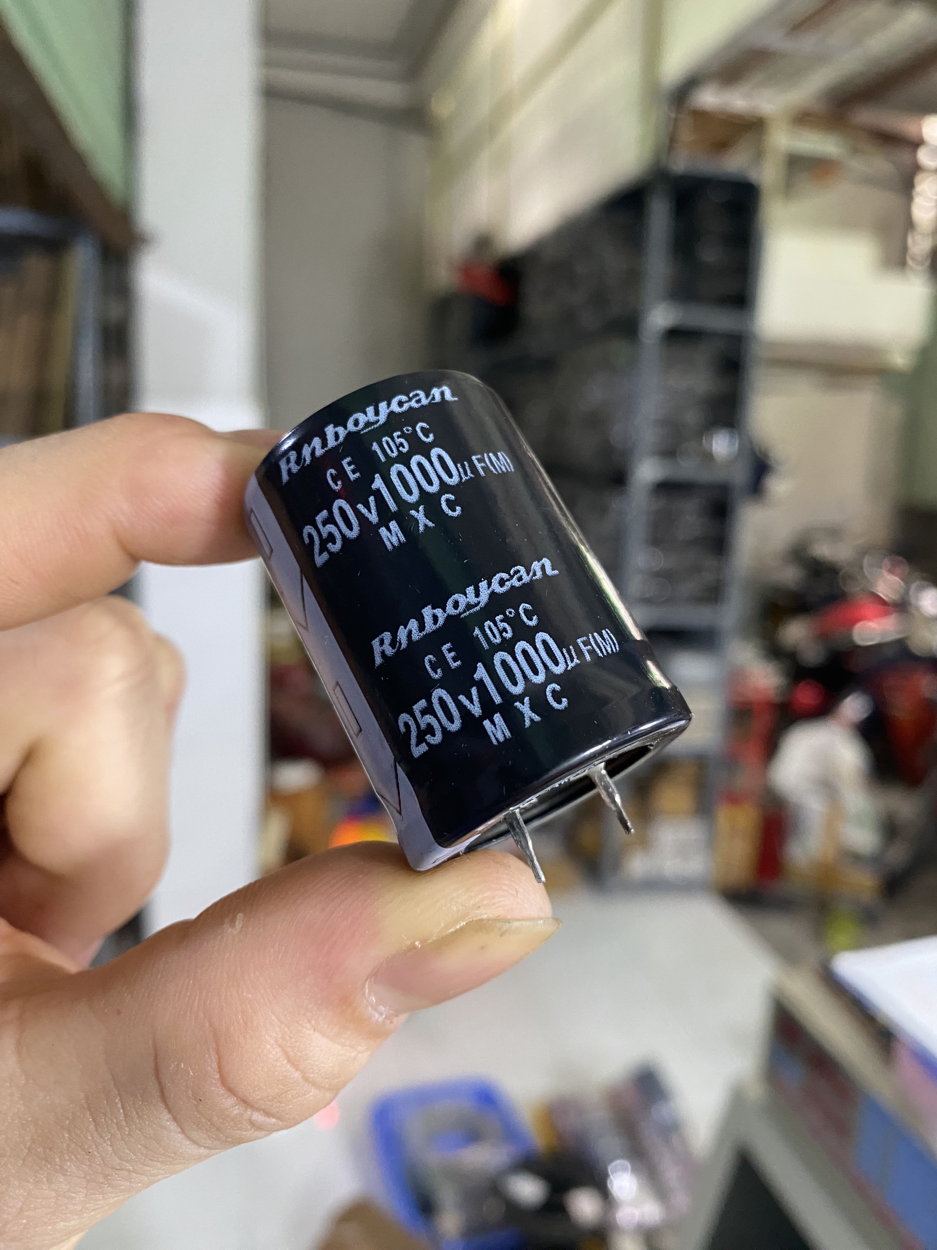 Tụ lộc nguồn tụ hóa 1000uF 250V
