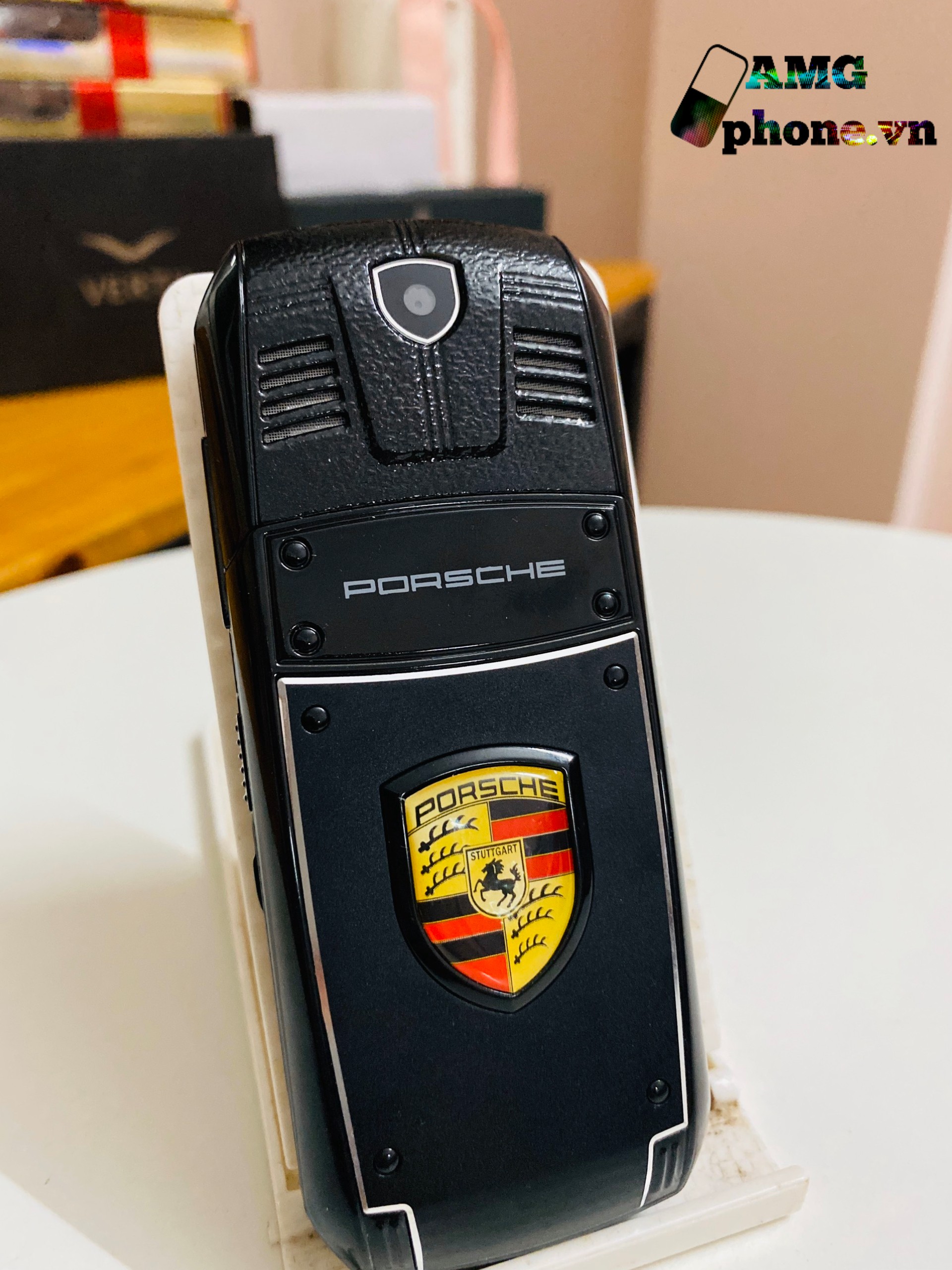 Điện thoại phong cách Porsche AMG màu đen